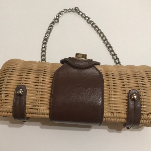 WICKER BAG CLAM SHELL LEATHER GOLD HARDWARE - Picture 2 of 6
